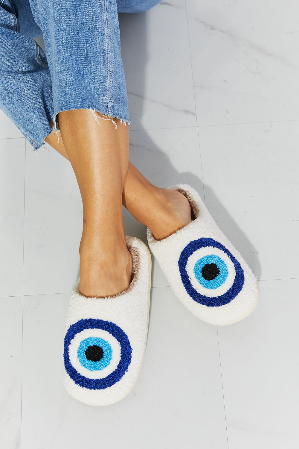 MMShoes Eye Plush Slipper - The Beaucoup Home