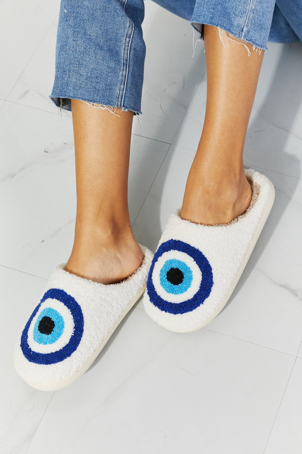 MMShoes Eye Plush Slipper - The Beaucoup Home